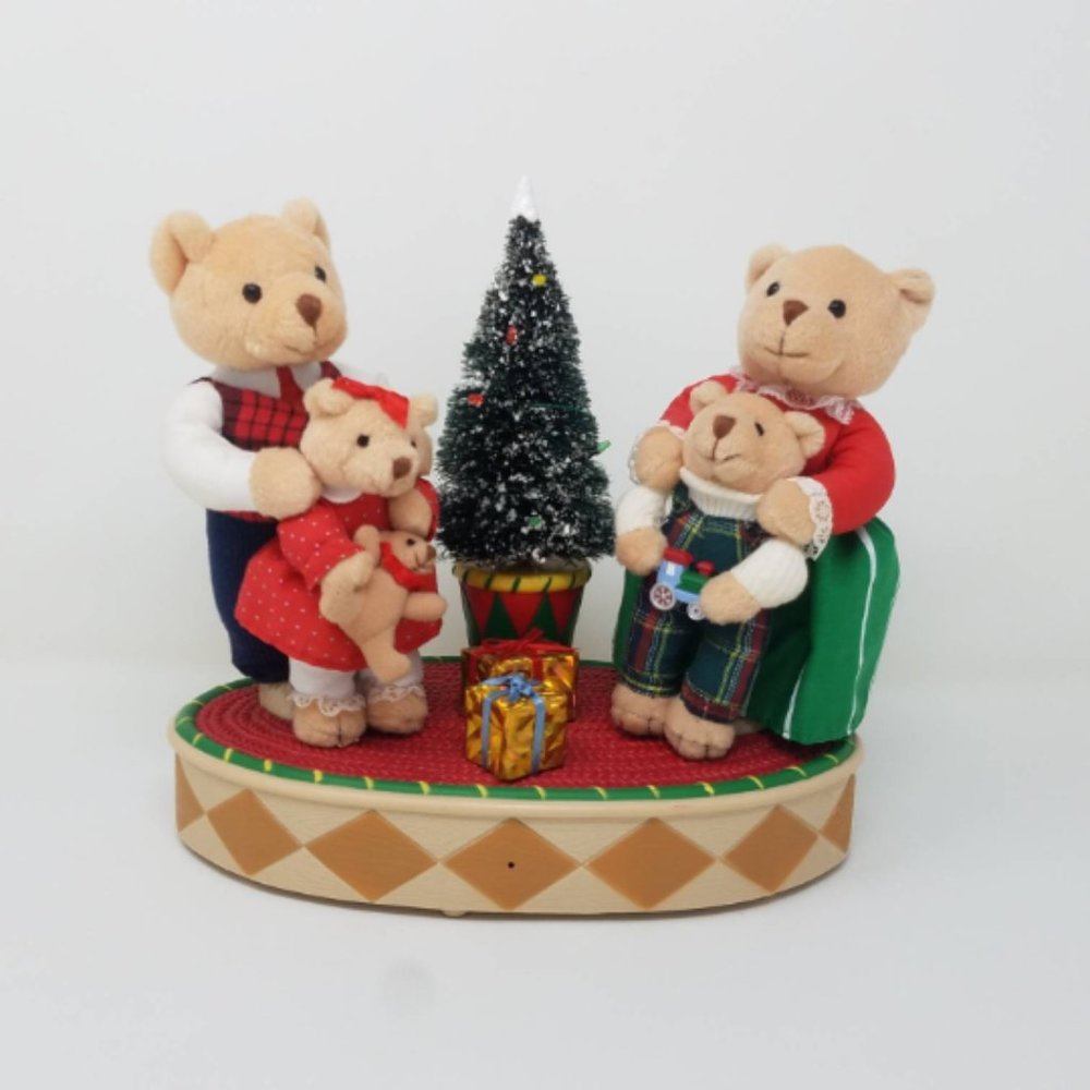 Vintage Christmas Family Bears Musical Display Stand Automatic Movements Battery